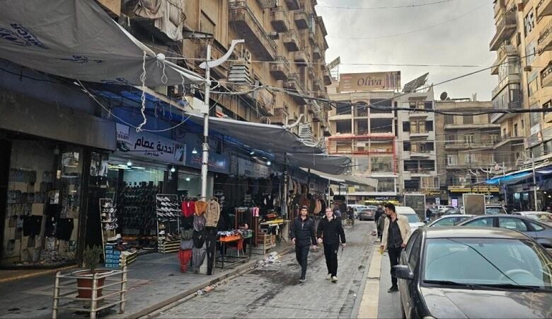 أسواق العيد في حلب.. الغلاء يُضعف الشراء ويعزز البدائل 1 أسواق العيد في حلب.. الغلاء يُضعف الشراء ويعزز البدائل