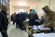 صرف الرواتب التقاعدية في حلب.. ازدحام وانتظار طويل!
