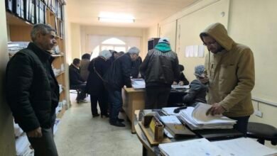 صرف الرواتب التقاعدية في حلب.. ازدحام وانتظار طويل!