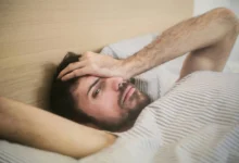 ماذا يحدث لجسمك عند النوم أقل من 6 ساعات؟