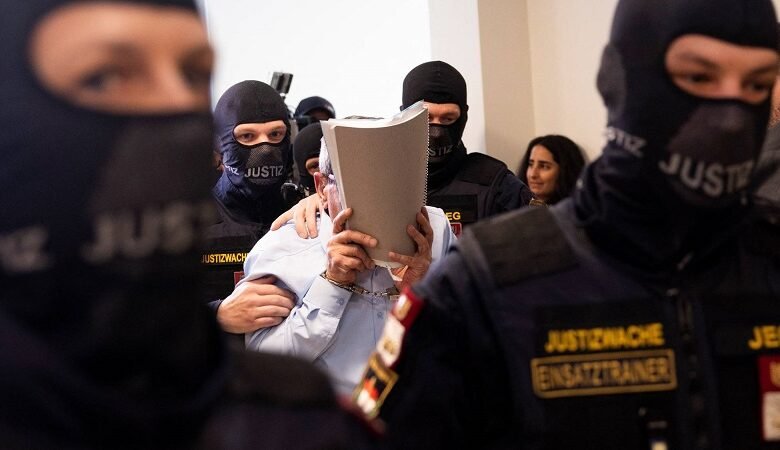 دمشق: قائمة قريبة بألف شخص مطلوبين للعدالة من نظام الأسد