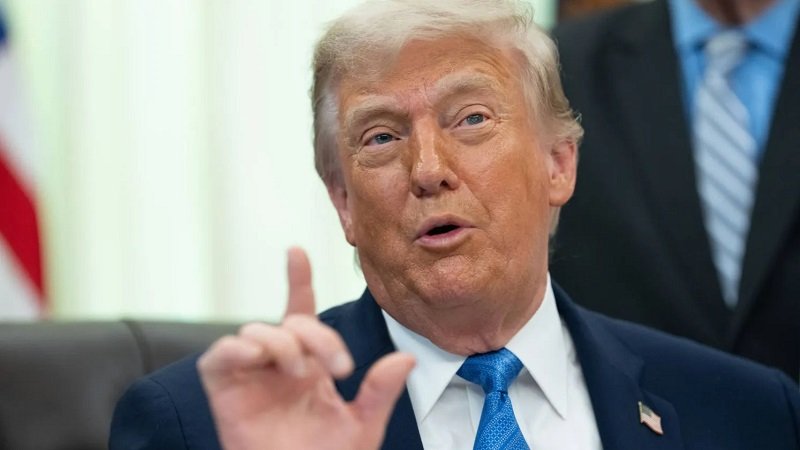 ترامب يلوّح بضربات جديدة على إيران والاستيلاء على جزيرة خرج 2 ترامب يلوّح بضربات جديدة على إيران والاستيلاء على جزيرة خرج