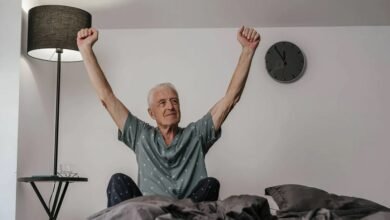 ما أفضل وقت للاستيقاظ بعد سن الستين؟