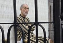 مفتي البراميل.. بدء جلسات محاكمة أحمد حسون في سوريا