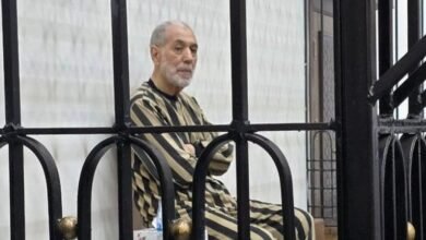 مفتي البراميل.. بدء جلسات محاكمة أحمد حسون في سوريا