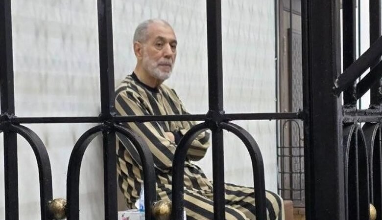 مفتي البراميل.. بدء جلسات محاكمة أحمد حسون في سوريا