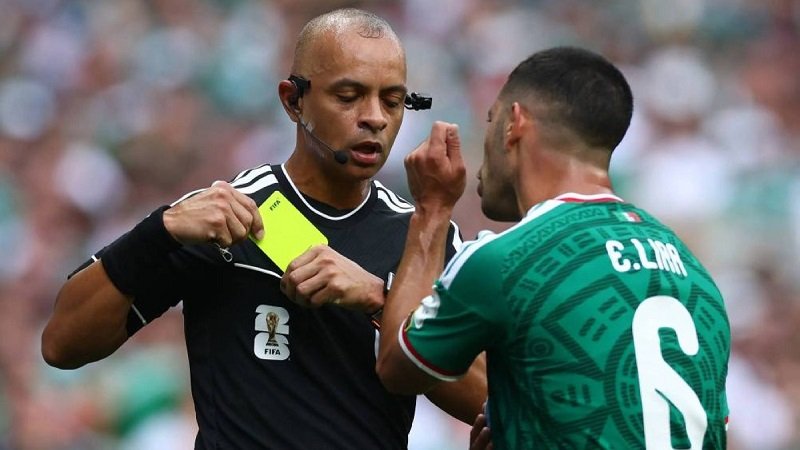 100 ألف دولار لمباراتين فقط.. أرقام صادمة لأجور حكام كأس العالم 2 100 ألف دولار لمباراتين فقط.. أرقام صادمة لأجور حكام كأس العالم