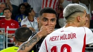 أول بطاقة حمراء في تاريخ المونديال تنهي مؤامرات الهمس بالملاعب