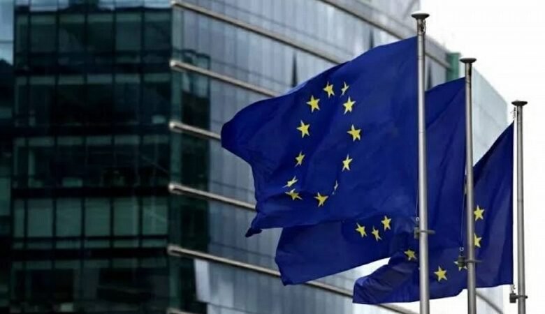 المفوضية الأوروبية تتوعد بالرد على أي رسوم جمركية جديدة
