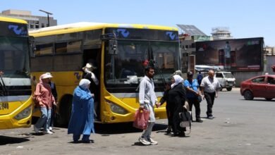 النقل الداخلي في حلب.. معاناة يومية للركاب! 37 النقل الداخلي في حلب.. معاناة يومية للركاب!