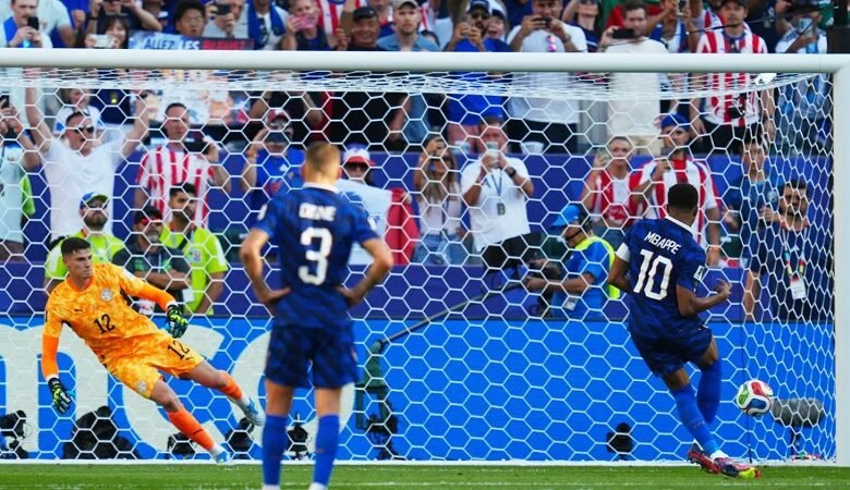 فرنسا تصل إلى 150 هدفاً في نهائيات كأس العالم 1 فرنسا تصل إلى 150 هدفاً في نهائيات كأس العالم