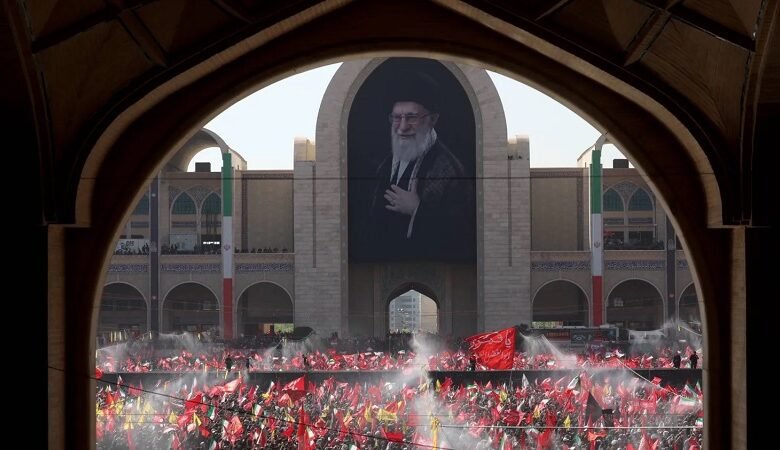 قادة إيران يشيعون خامنئي وسط غياب خليفته 1 قادة إيران يشيعون خامنئي وسط غياب خليفته