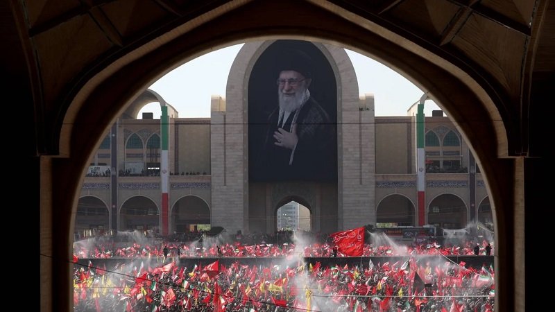 قادة إيران يشيعون خامنئي وسط غياب خليفته 4 قادة إيران يشيعون خامنئي وسط غياب خليفته