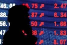 أسواق الخليج تتراجع مع تصاعد الصراع وإغلاق «هرمز» 2 أسواق الخليج تتراجع مع تصاعد الصراع وإغلاق «هرمز»