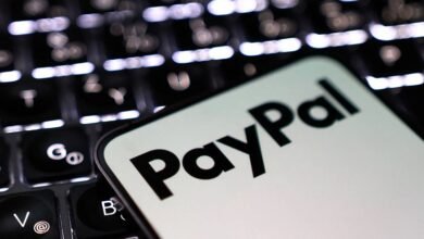من المفضلة في وول ستريت إلى هدف استحواذ... لماذا فقدت «باي بال» مكانتها؟