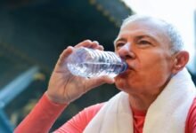 هل تشرب الماء بالطريقة الصحيحة؟ 8 أخطاء يجب تجنبها