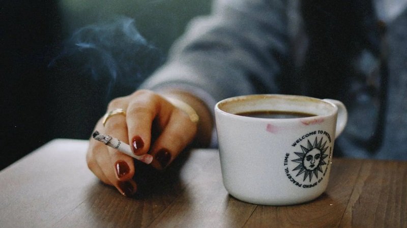 القهوة والسكر والسجائر... لماذا يعشقها الدماغ رغم أضرارها؟ 2 القهوة والسكر والسجائر... لماذا يعشقها الدماغ رغم أضرارها؟