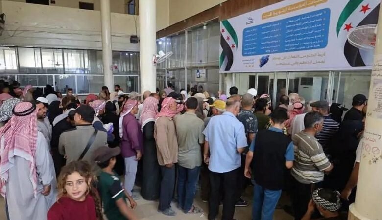 ازدحام شديد في اليوم الأخير لاستبدال الليرة السورية