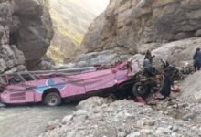 باكستان: وفاة 40 شخصاً إثر سقوط حافلة في واد ضيق 4 باكستان: وفاة 40 شخصاً إثر سقوط حافلة في واد ضيق