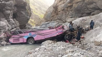باكستان: وفاة 40 شخصاً إثر سقوط حافلة في واد ضيق