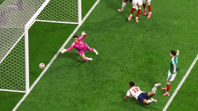 مونديال 2026: إنجلترا تنهي مغامرة المكسيك وتصعد للقاء النرويج 2 مونديال 2026: إنجلترا تنهي مغامرة المكسيك وتصعد للقاء النرويج