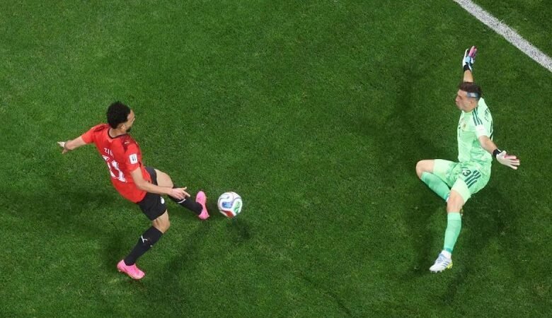 8 حالات تحكيمية مثيرة للجدل في مونديال 2026 1 8 حالات تحكيمية مثيرة للجدل في مونديال 2026