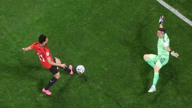 8 حالات تحكيمية مثيرة للجدل في مونديال 2026 1 8 حالات تحكيمية مثيرة للجدل في مونديال 2026