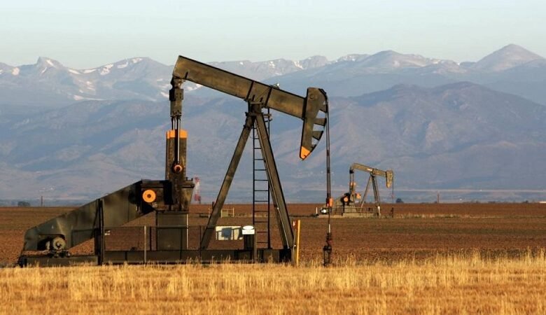 النفط بأدنى مستوى في أسبوع والأنظار على الشرق الأوسط