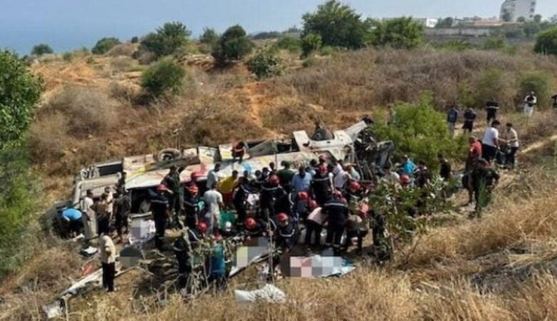 مقتل 25 شخصاً إثر انقلاب حافلة ركاب في الجزائر 1 مقتل 25 شخصاً إثر انقلاب حافلة ركاب في الجزائر