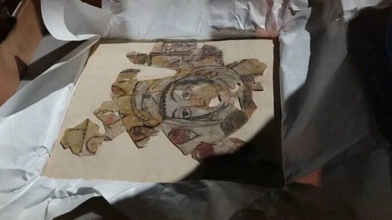 مع زيارة ماكرون.. فرنسا تعيد 23 قطعة أثرية استعارتها من سوريا