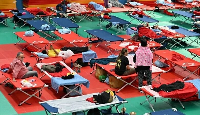 200 ألف يهربون من حرائق إسبانيا وفرنسا 1 200 ألف يهربون من حرائق إسبانيا وفرنسا