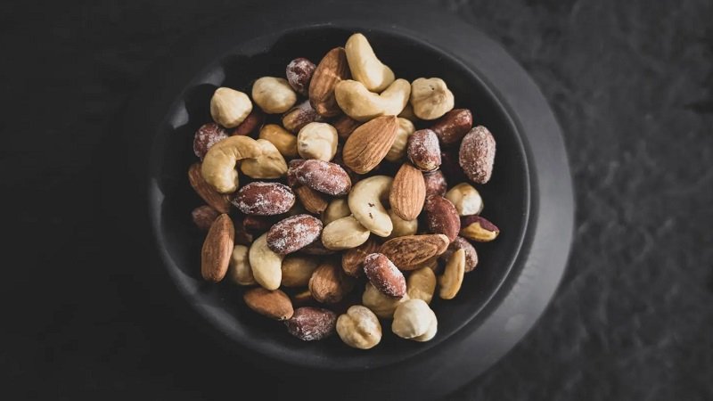 أطعمة تعزز التركيز وتدعم صحة الدماغ... ماذا تختار؟ 2 أطعمة تعزز التركيز وتدعم صحة الدماغ... ماذا تختار؟