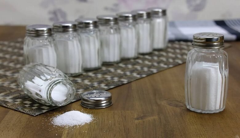 ماذا يحدث لجسمك عند تقليل الملح لمدة أسبوع؟ 1 ماذا يحدث لجسمك عند تقليل الملح لمدة أسبوع؟