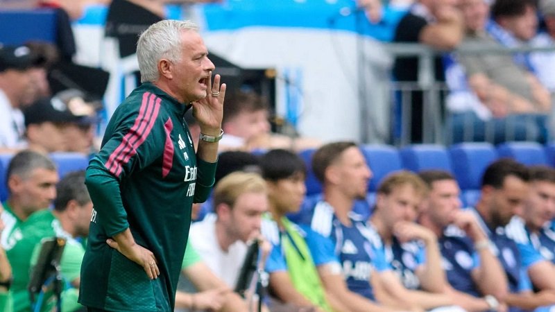 ريال مدريد يعوّل على مورينيو لإنزال برشلونة عن عرشه