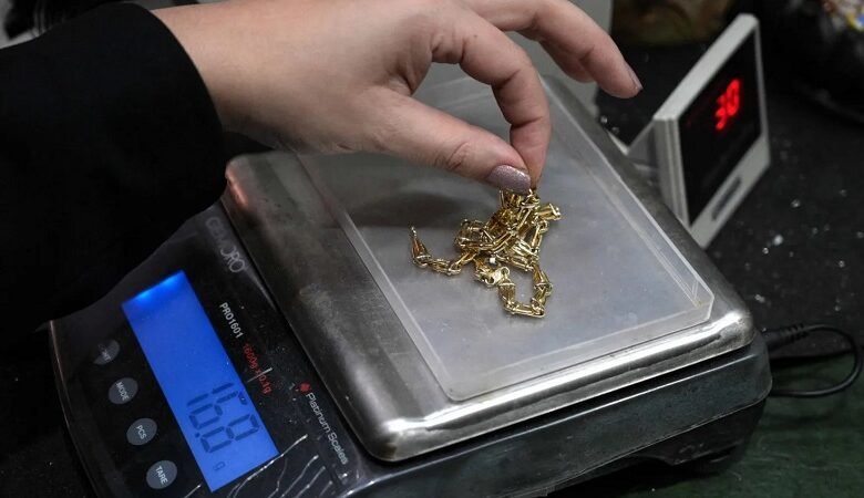 الذهب يقفز 3% بعد تدخل الخزانة الأميركية في سوق السندات