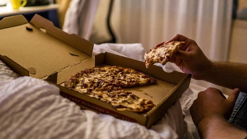 لماذا تزداد الشهية في المساء؟ وكيف تتحكم بها؟ 2 لماذا تزداد الشهية في المساء؟ وكيف تتحكم بها؟