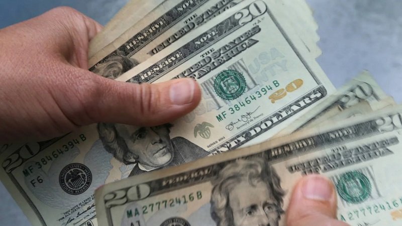 الدولار يتراجع مع تصاعد قلق الديون الأميركية 2 الدولار يتراجع مع تصاعد قلق الديون الأميركية