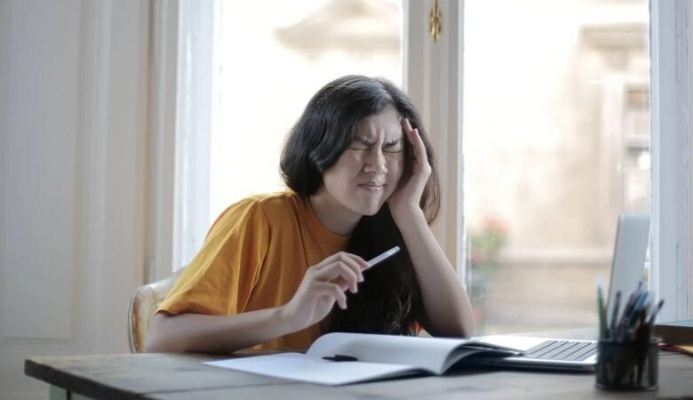 بعيداً عن الأدوية... 7 طرق بسيطة لتخفيف الصداع