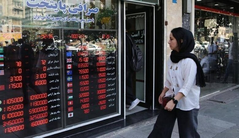 الحرب والتضخم وانهيار الريال.. ثلاثية تضرب اقتصاد إيران