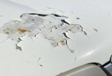 قبل ظهور الصدأ.. ماذا تفعل عند تقشر طلاء سيارتك؟