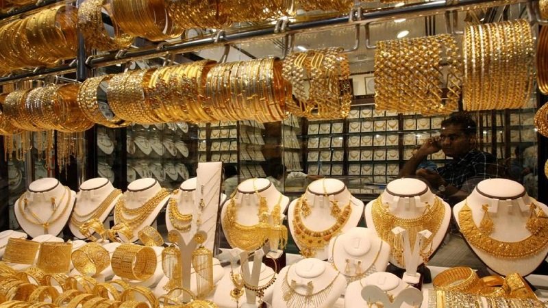 الذهب ينخفض بعد بلوغه ذروة أكثر من 3 أشهر