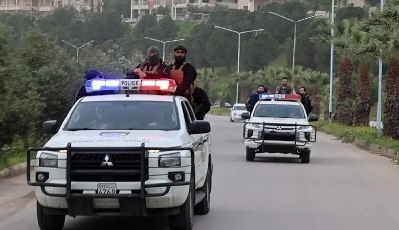 القبض على عصابة سرقت 25 منزلاً و4 محالّ تجارية بحلب 1 القبض على عصابة سرقت 25 منزلاً و4 محالّ تجارية بحلب