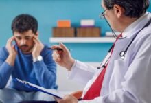 بين الخوف والوصمة.. لماذا نتردد في طلب الرعاية النفسية؟ 3 بين الخوف والوصمة.. لماذا نتردد في طلب الرعاية النفسية؟