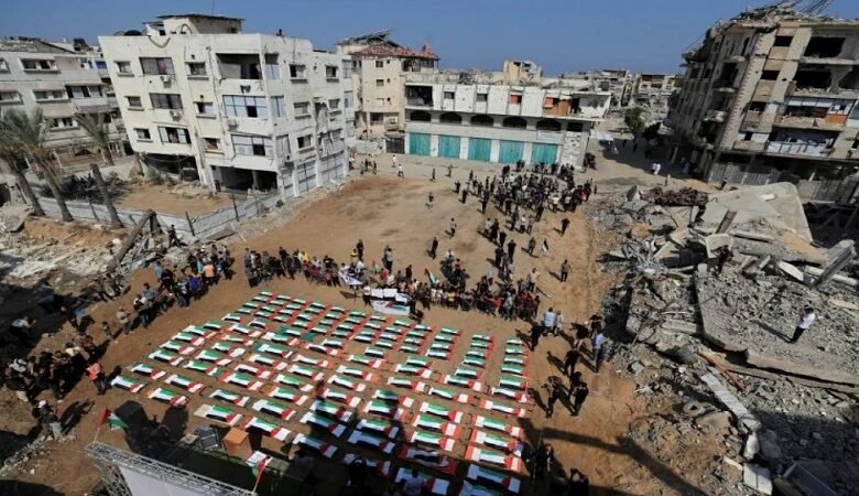 112 ضحية قتلتهم إسرائيل.. أكبر جنازة جماعية في غزة