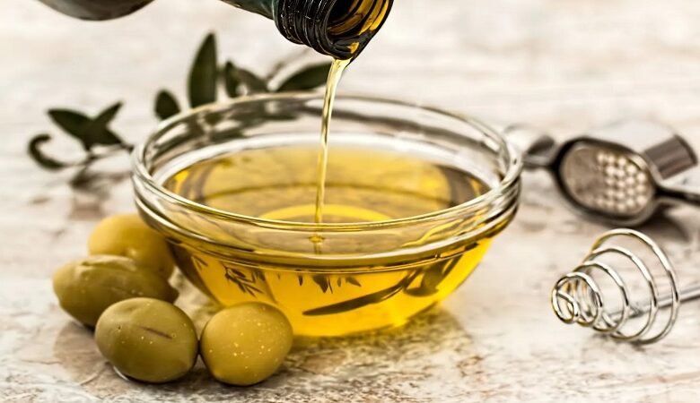 هل يفقد زيت الزيتون فوائده عند استخدامه في القلي؟
