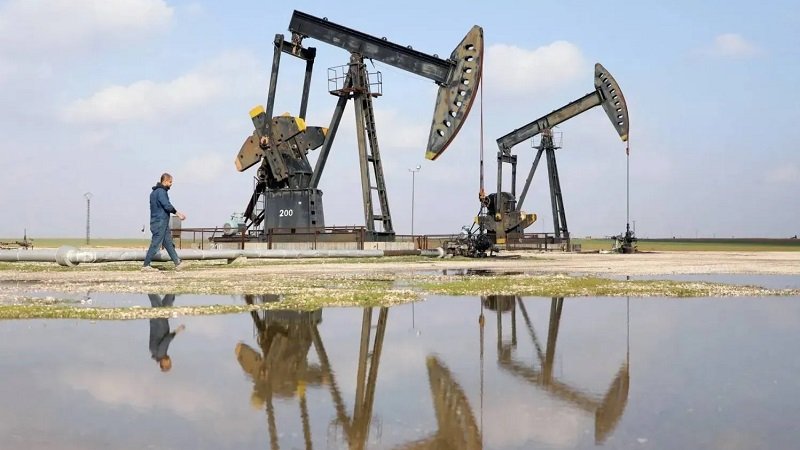 سوريا ترفع أسعار المحروقات "مؤقتاً" لحين استئناف الإمدادات المحلية 2 سوريا ترفع أسعار المحروقات "مؤقتاً" لحين استئناف الإمدادات المحلية