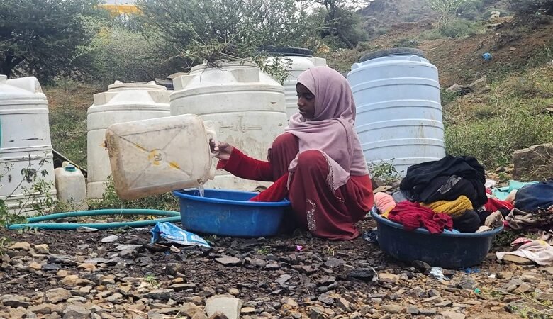 تصعيد الحوثيين يدفع 100 ألف يمني للنزوح خلال أسبوع