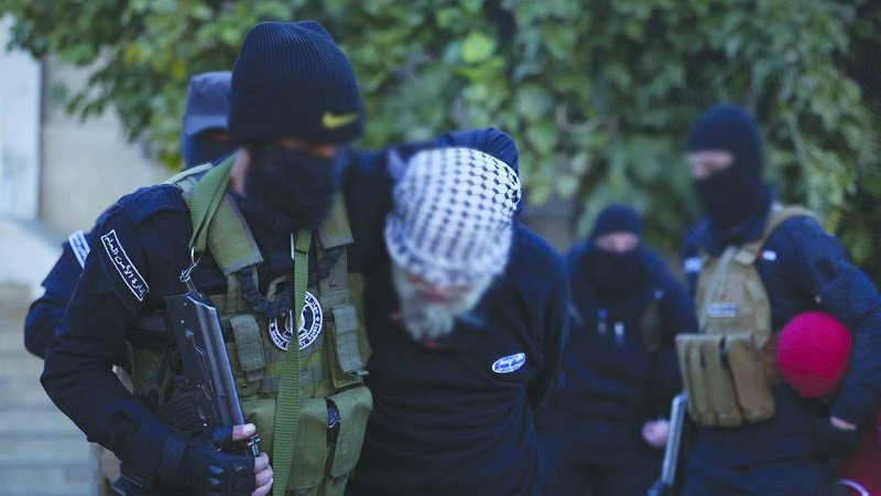 مداهمة موقع لـ«داعش» بريف درعا... ومقتل 3 عناصر من الأمن السوري 2 مداهمة موقع لـ«داعش» بريف درعا... ومقتل 3 عناصر من الأمن السوري