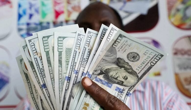 الدولار يقترب من أعلى مستوى في شهرين مع صعود النفط 1 الدولار يقترب من أعلى مستوى في شهرين مع صعود النفط