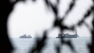 إيران تختنق اقتصادياً.. وورقة هرمز تحترق